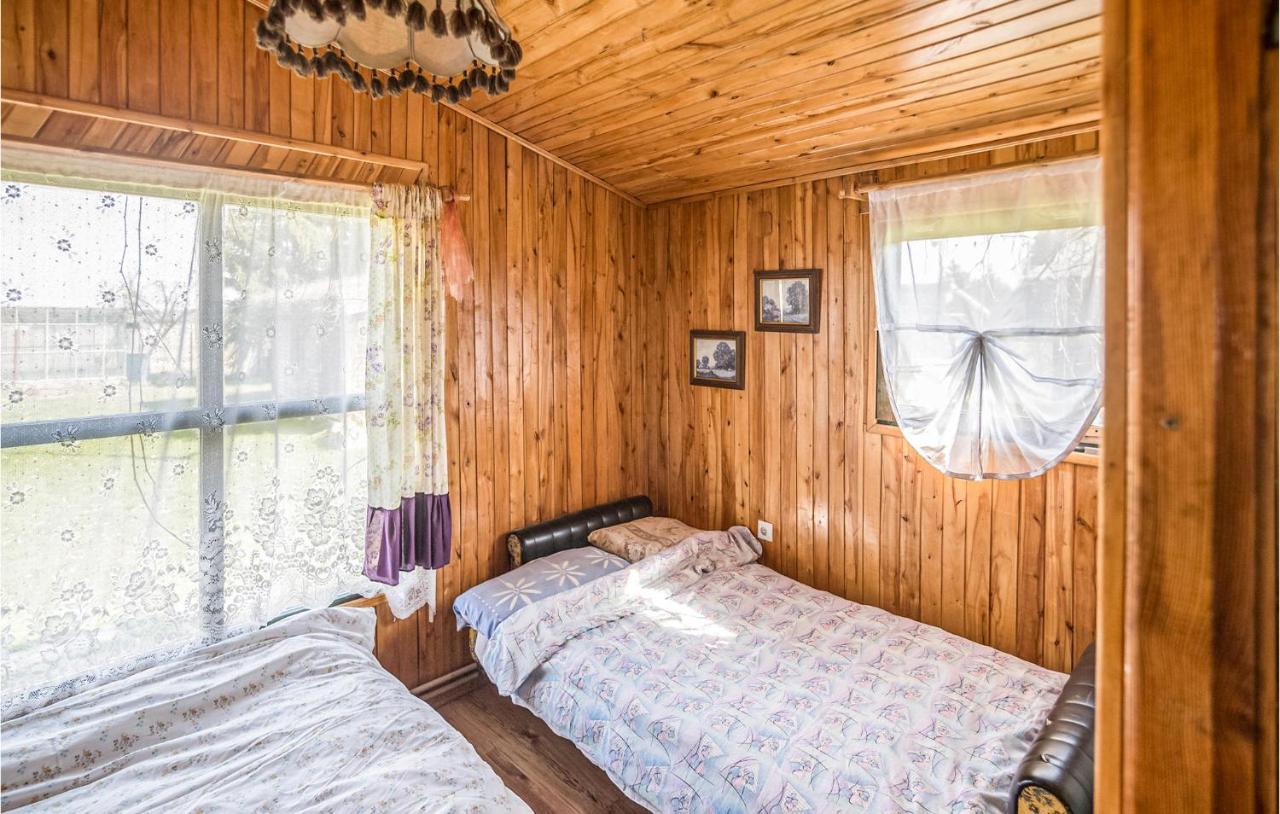 Amazing Home In Wilczeta With Kitchenette Bagian luar foto